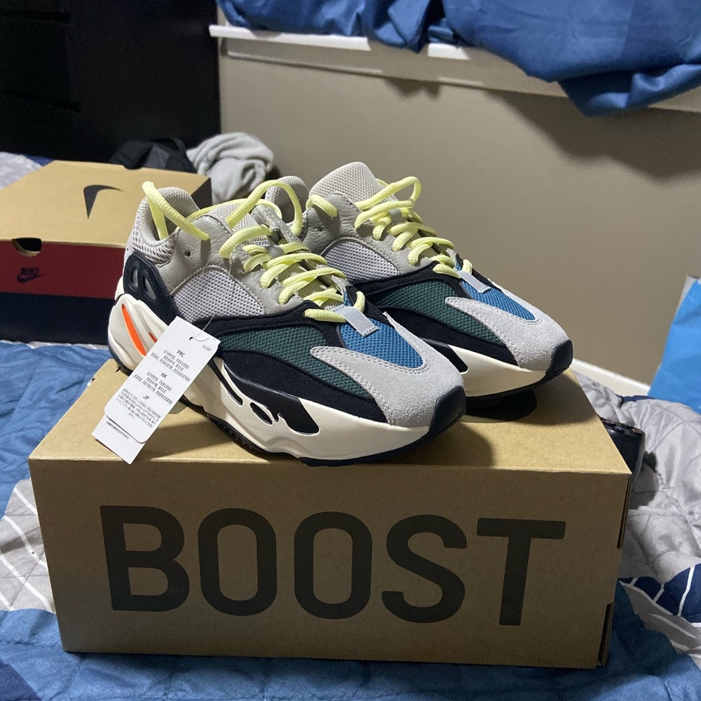 Authentic Yeezy Waverunner 700 sz 6.5 women’s